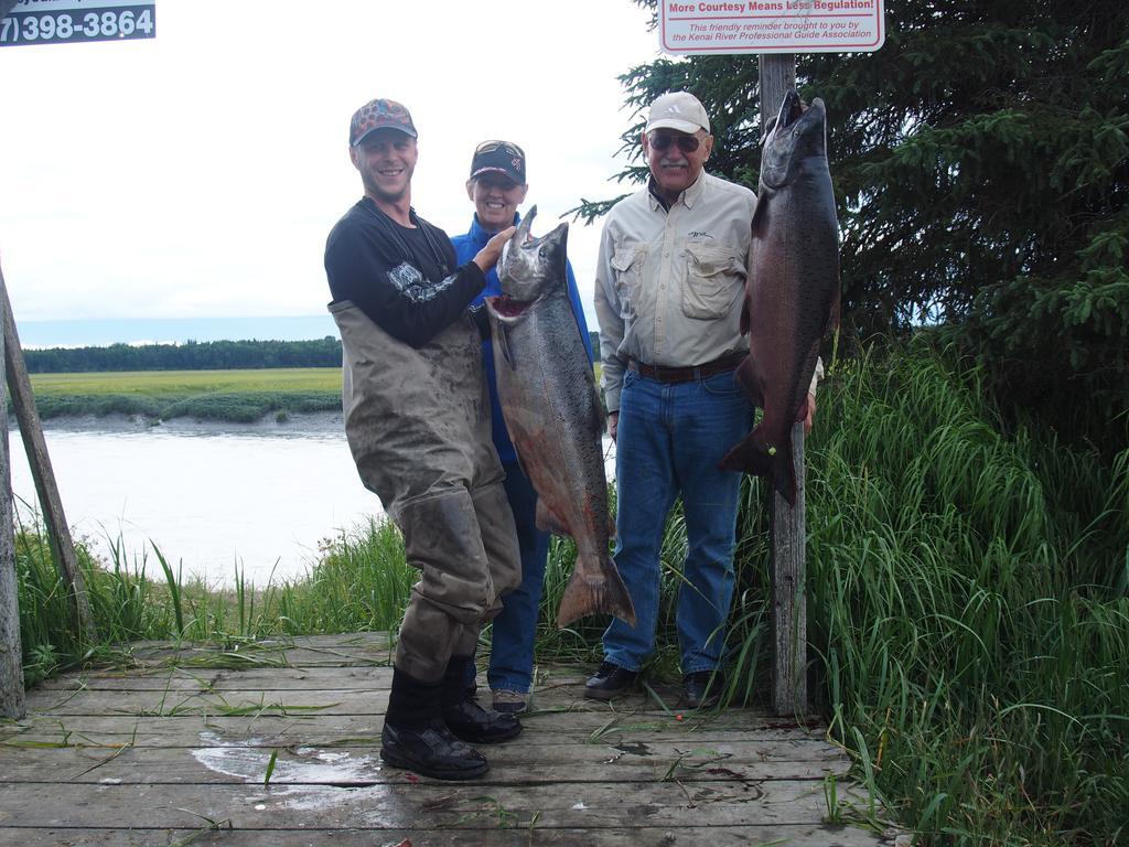 Salmon Catcher Lodge Kenai Exterior photo